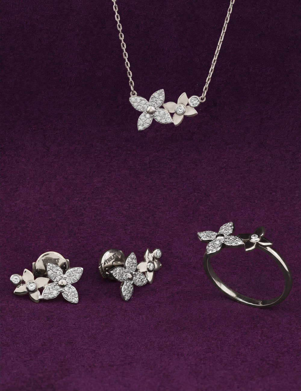 Колье из белого золота c бриллиантами