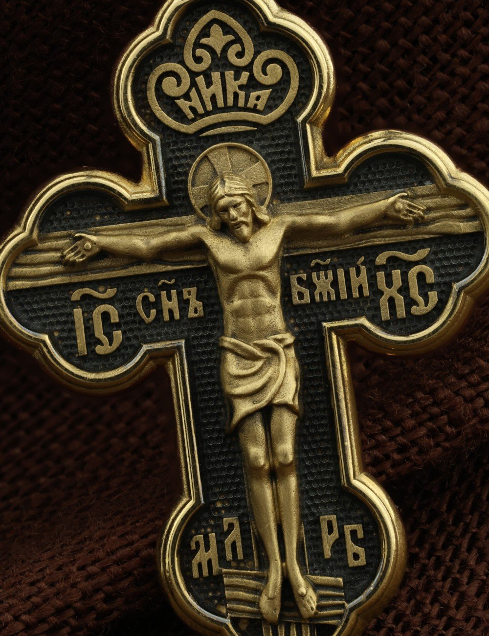 Крест из лимонного золота