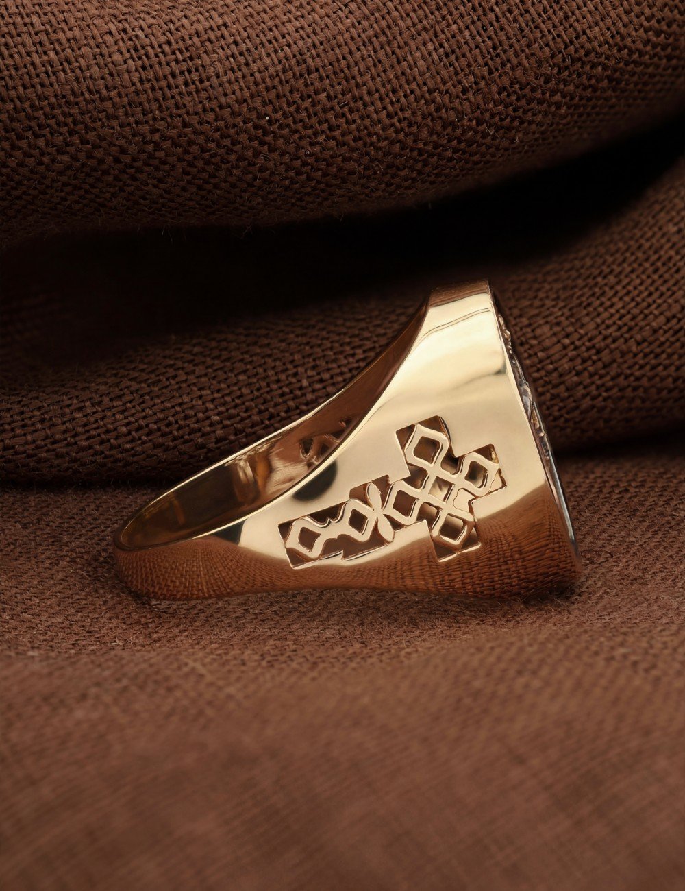 Кольцо из золота