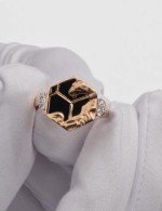 Кольцо из золота c бриллиантами и ониксом