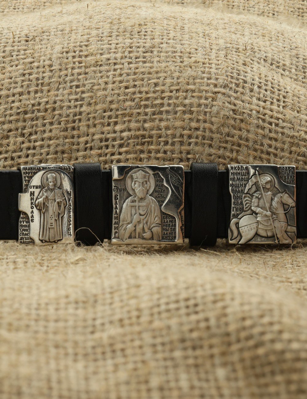 Браслет из серебра c кожаным шнурком