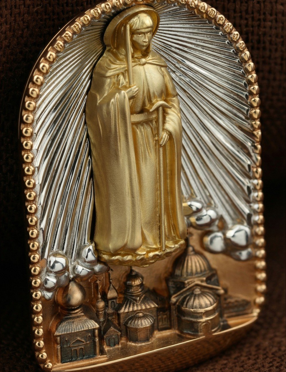 Образок из золота c эмалью