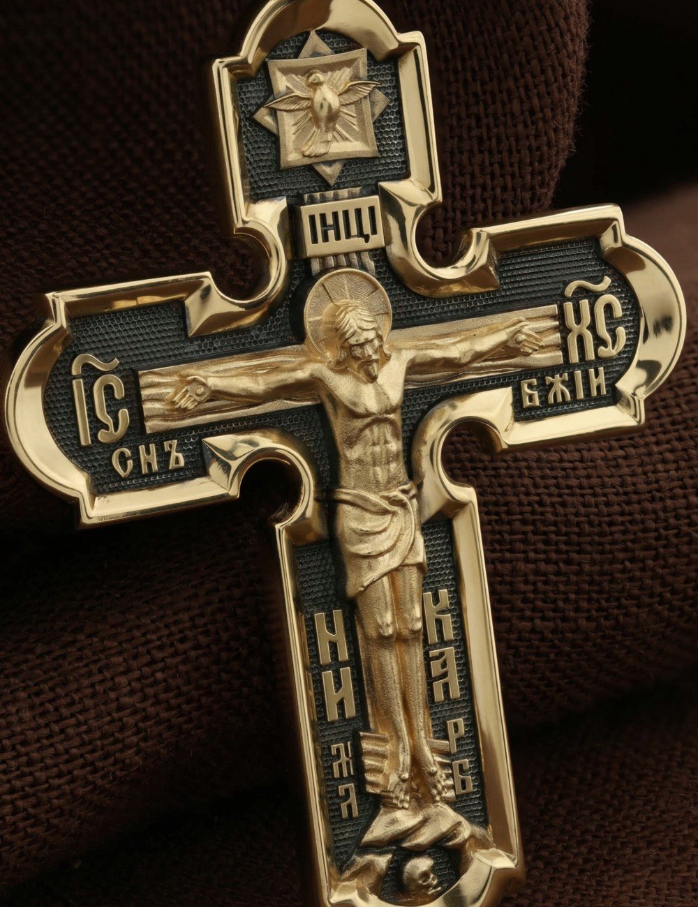 Крест из лимонного золота