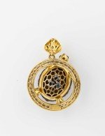 Подвеска из лимонного золота c эмалью и железным деревом