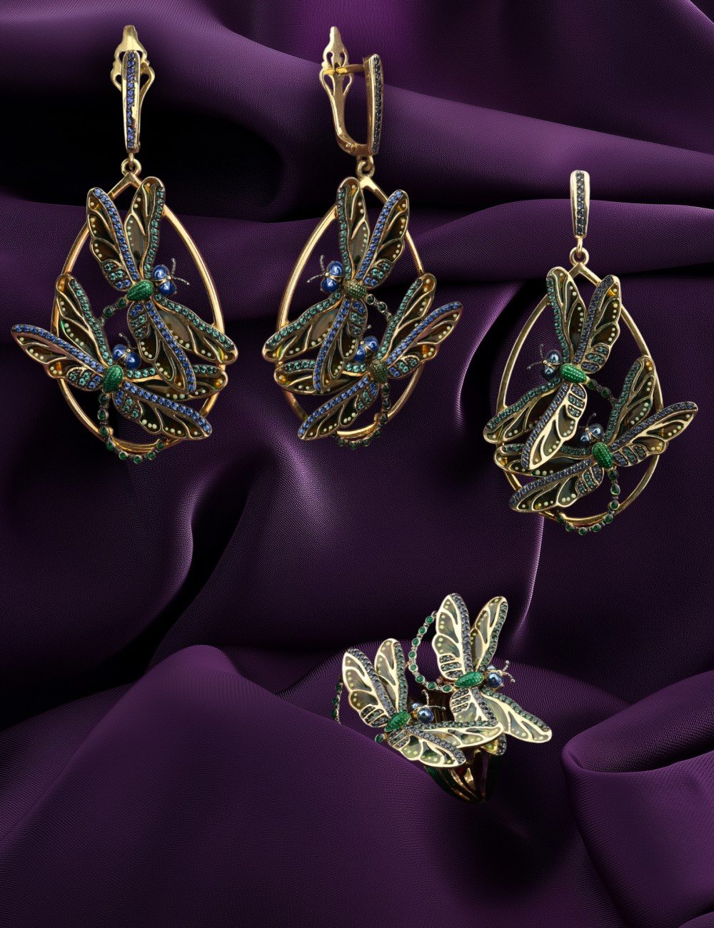 Кольцо из лимонного золота c сапфиром, изумрудом и эмалью