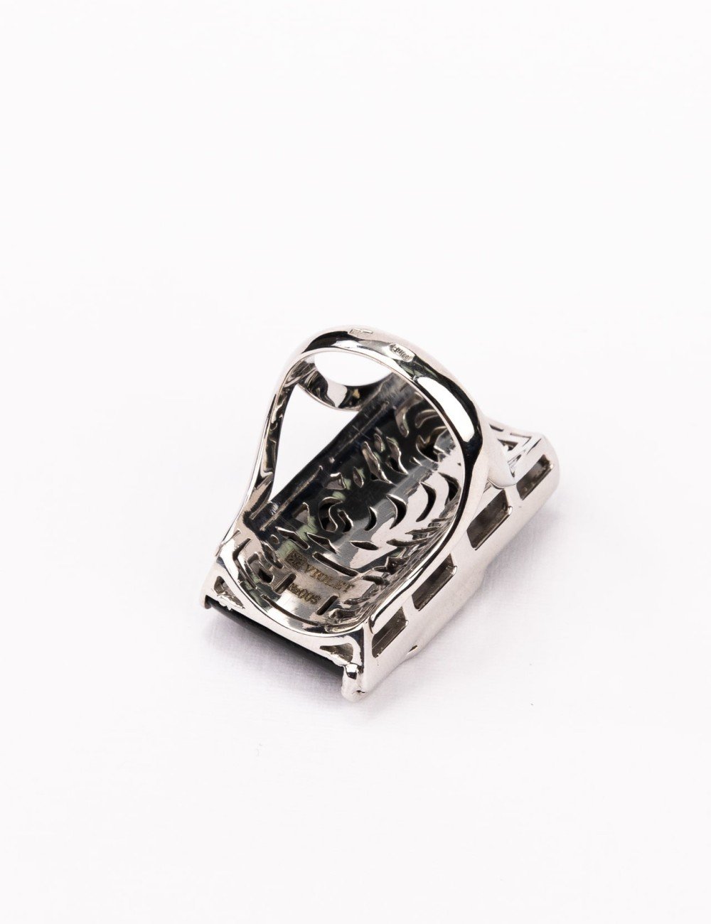 Кольцо из белого золота c бриллиантами и ониксом