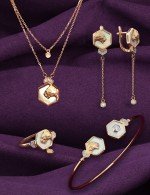 Колье из золота c бриллиантами и перламутром