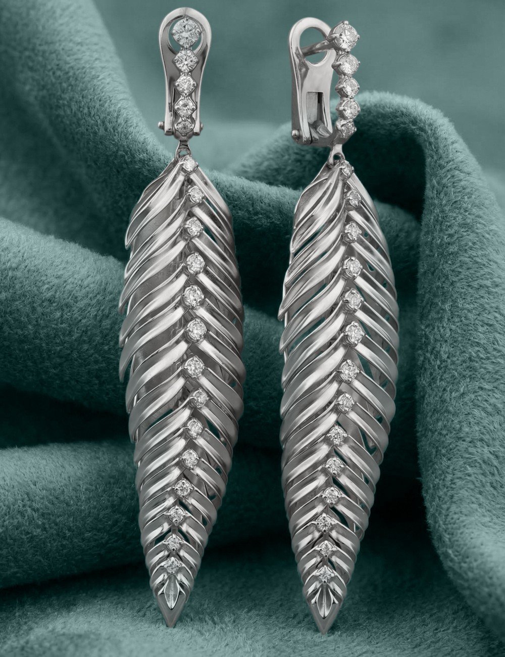 Серьги из белого золота c бриллиантами