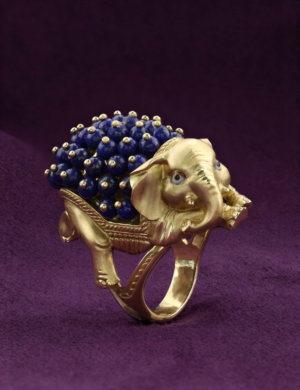 Кольцо из лимонного золота c эмалью и лазуритом