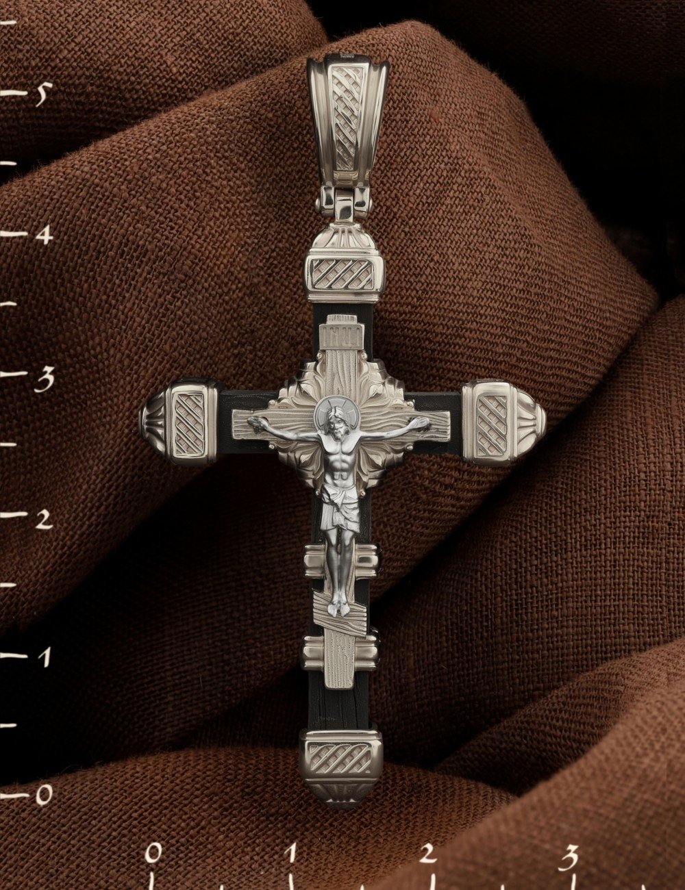 Крест из белого золота c эбеновым деревом