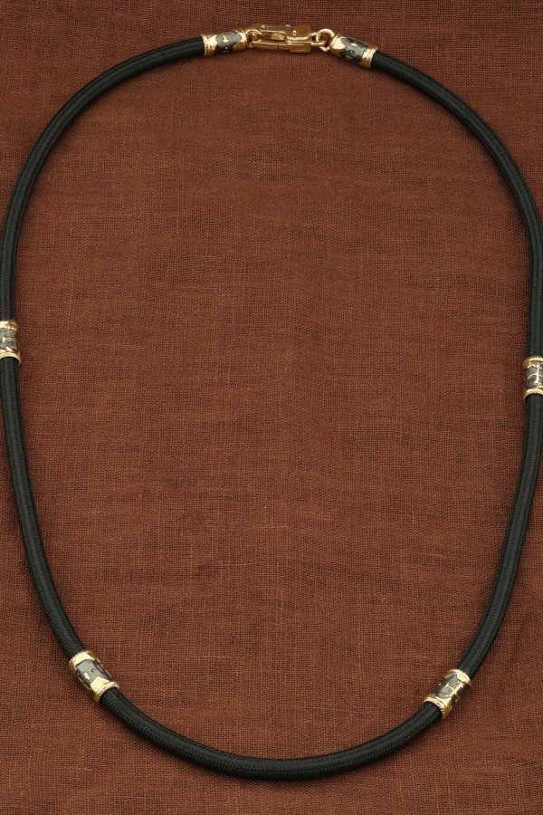 Шнурок шёлковый из лимонного золота c шёлковым шнурком