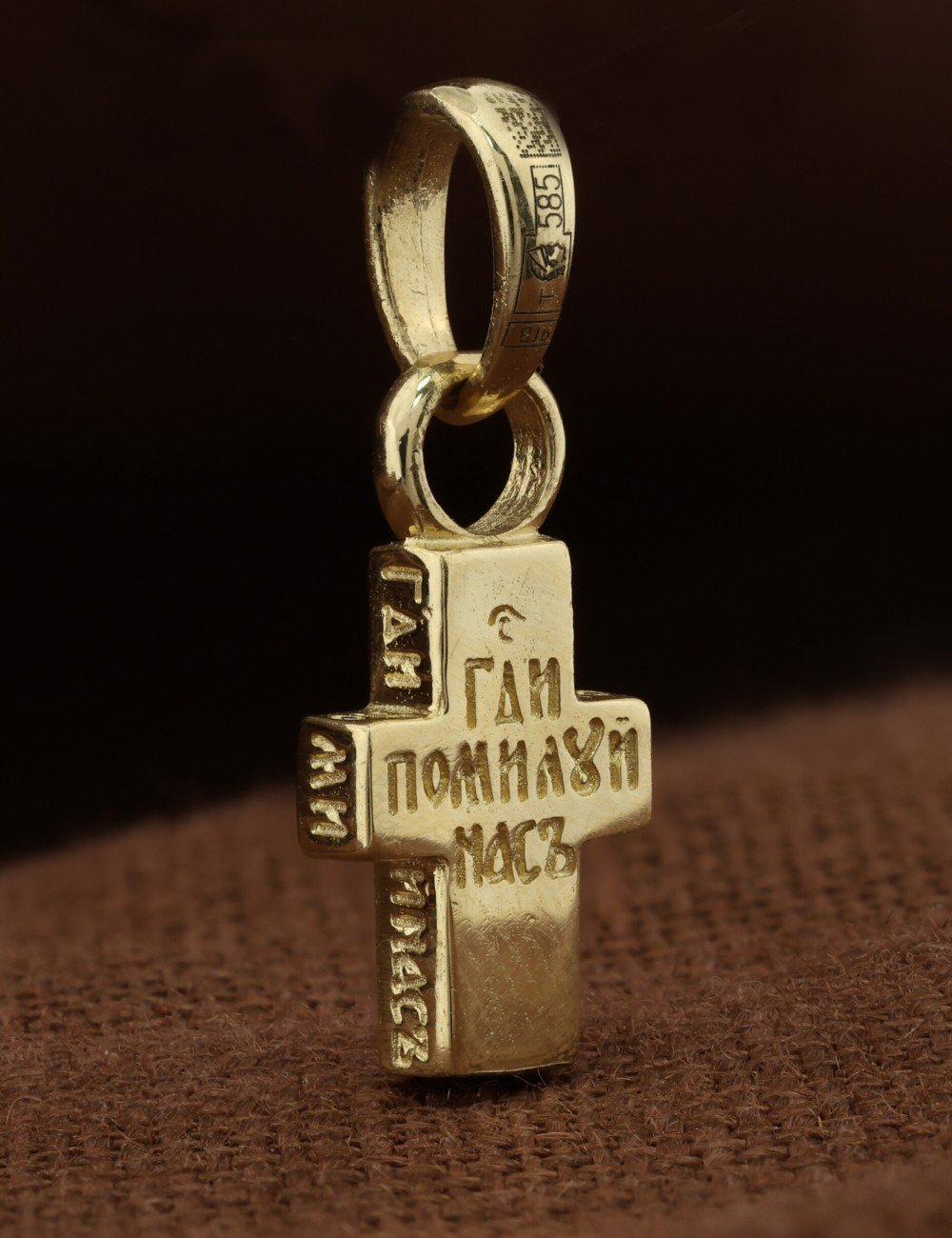 Крест из лимонного золота