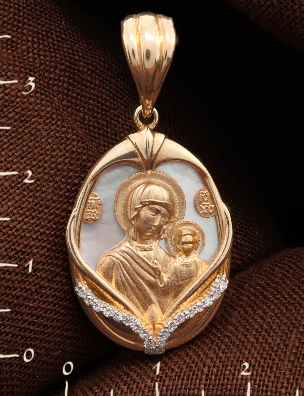 Образок из золота c бриллиантами и перламутром