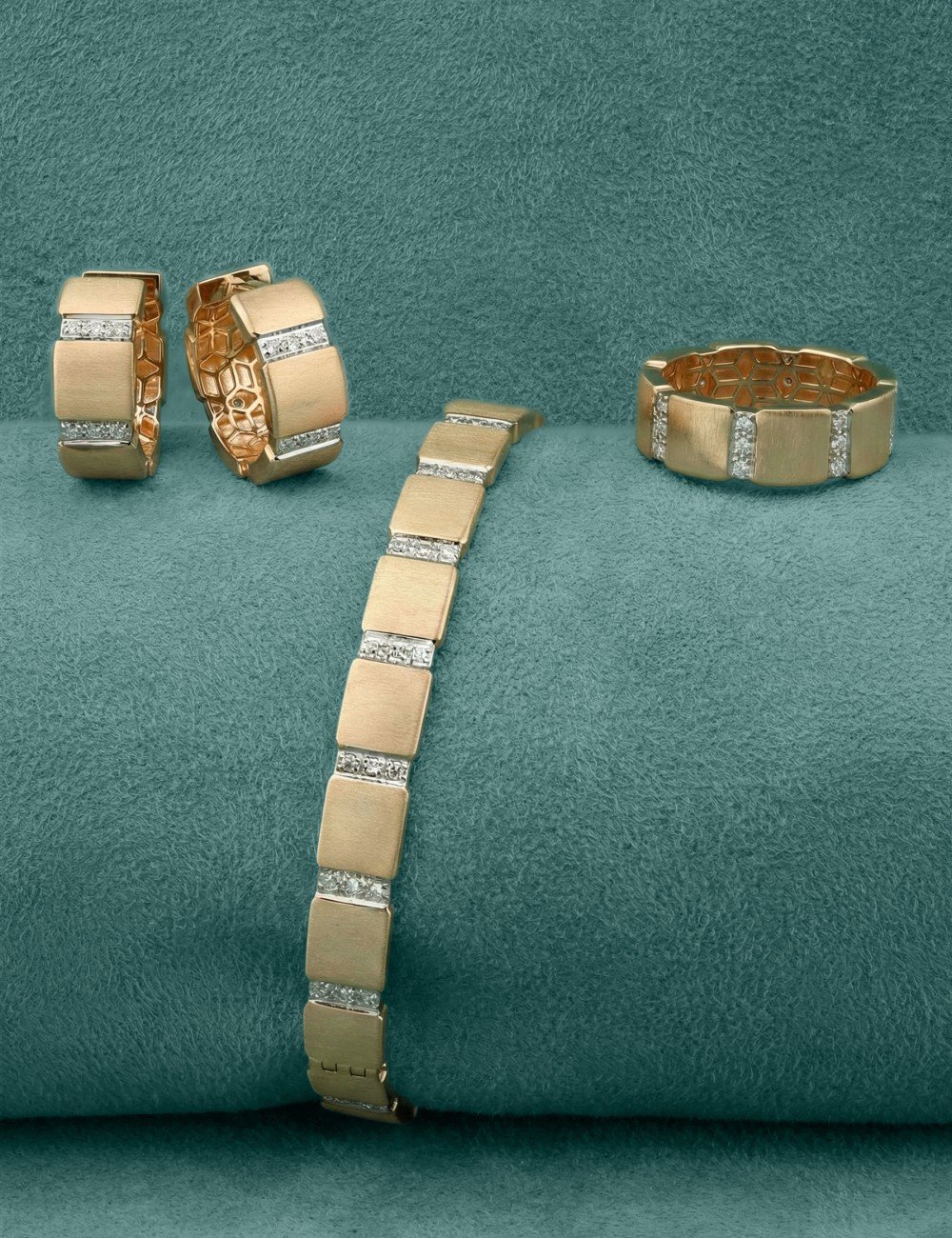 Серьги из золота c бриллиантами