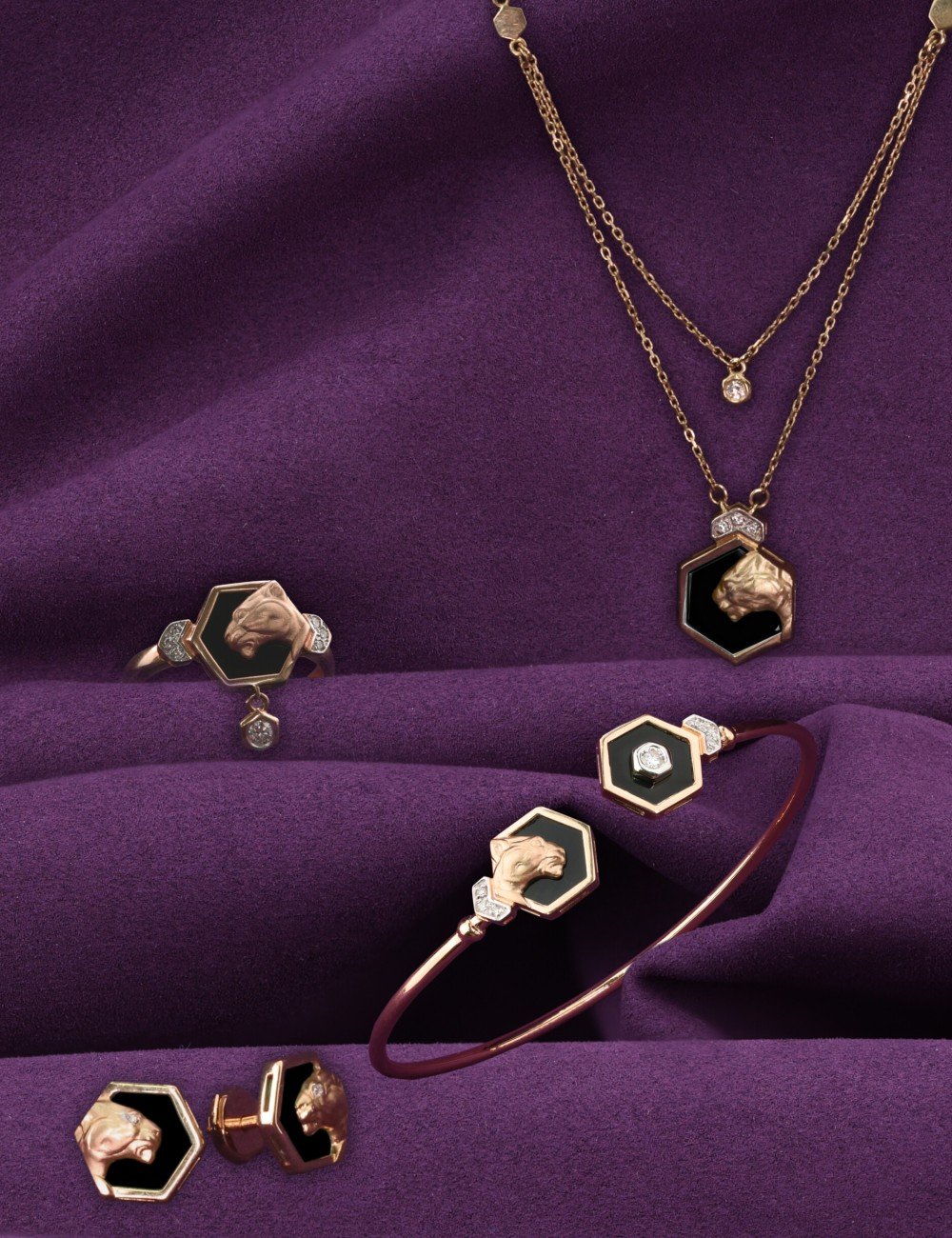 Колье из золота c бриллиантами и ониксом