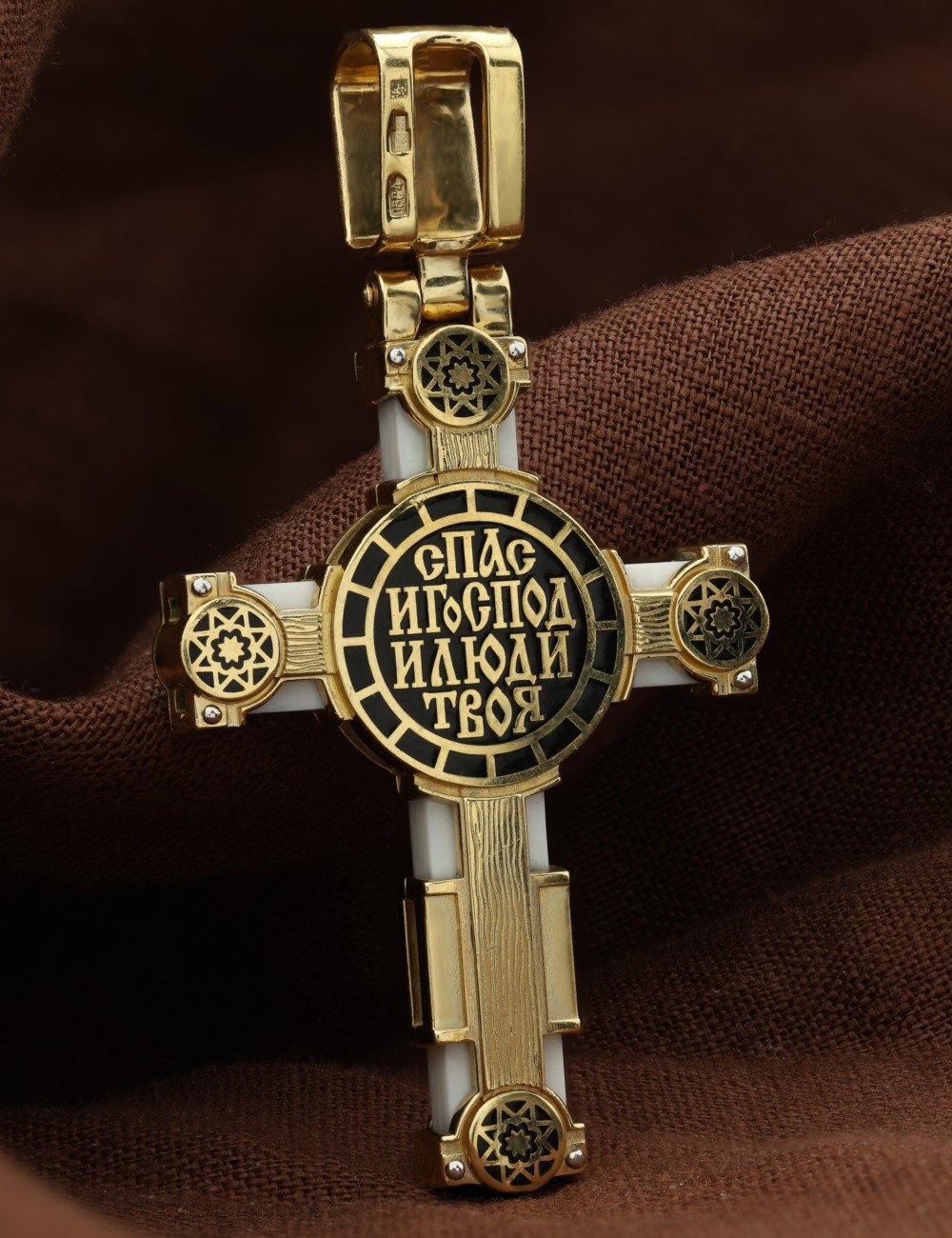 Крест из лимонного золота c эмалью и бивнем мамонта