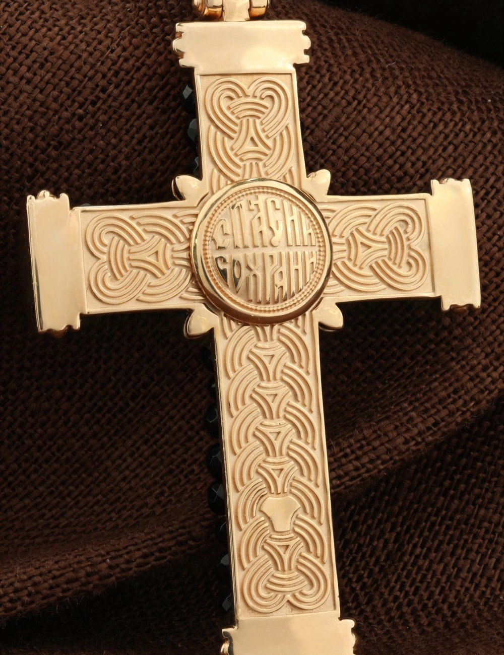 Крест из золота c ониксом