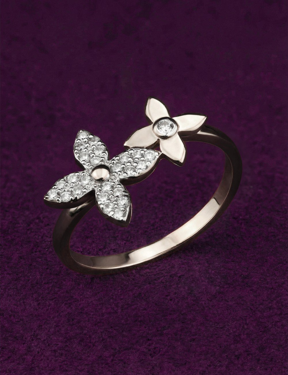 Кольцо из белого золота c бриллиантами