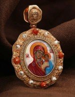 Образок из золота c эмалью, жемчугом, кораллом и перламутром