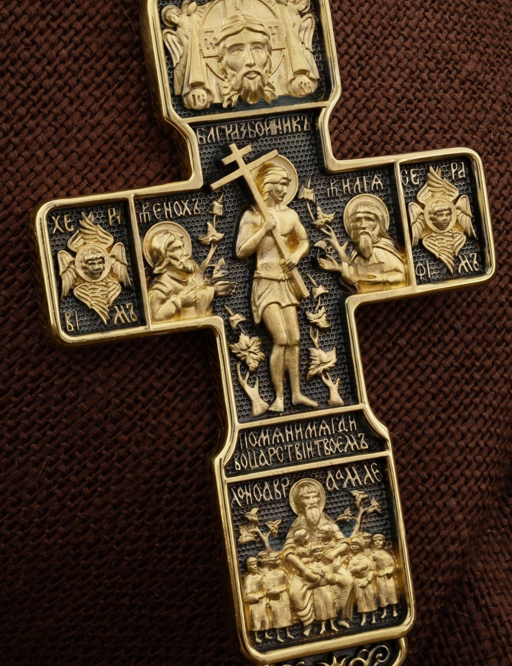 Крест из лимонного золота