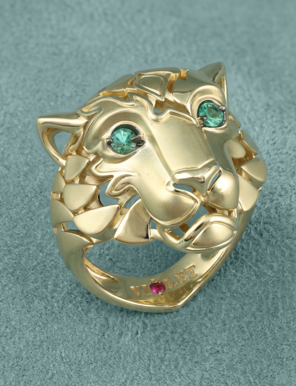 Кольцо из лимонного золота c изумрудом и рубином