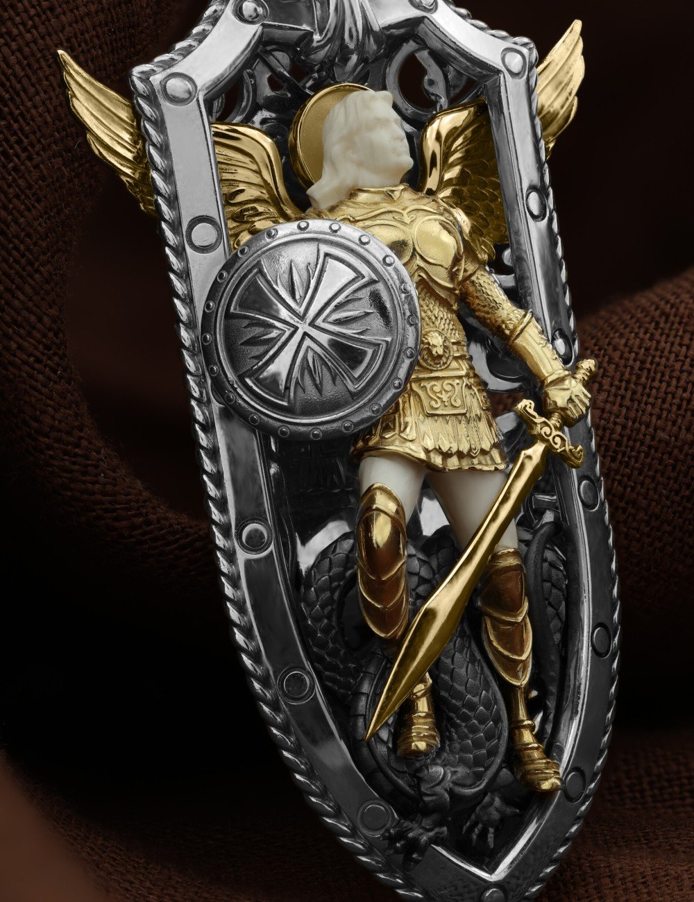 Образок из белого золота c эмалью и бивнем мамонта