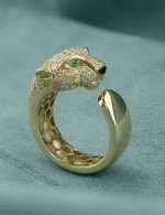 Кольцо из лимонного золота c бриллиантами, изумрудом и ониксом