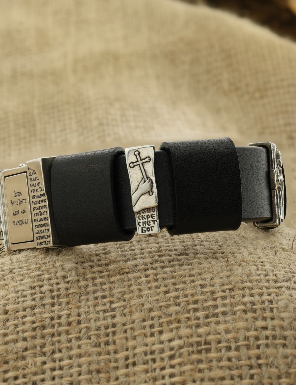 Браслет из серебра c кожаным шнурком