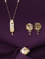 Кольцо из лимонного золота c бриллиантами и перламутром