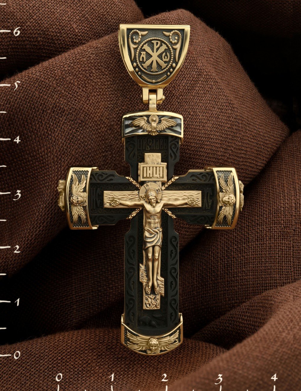 Крест из лимонного золота c эбеновым деревом