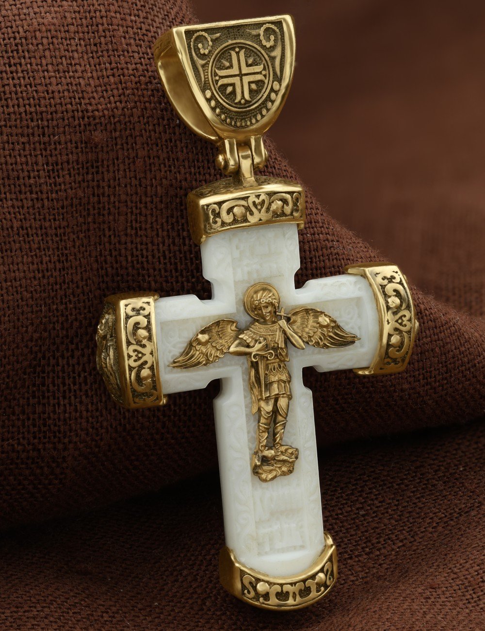 Крест из лимонного золота c бивнем мамонта