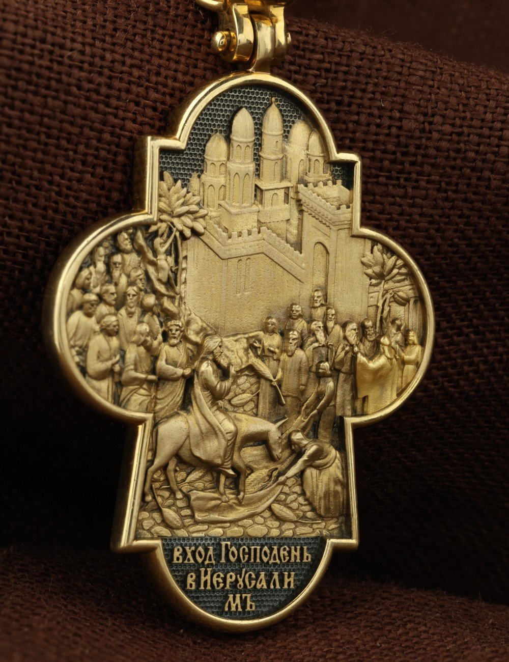 Крест из лимонного золота