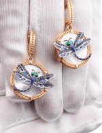 Серьги из золота c сапфиром, эмалью и перламутром