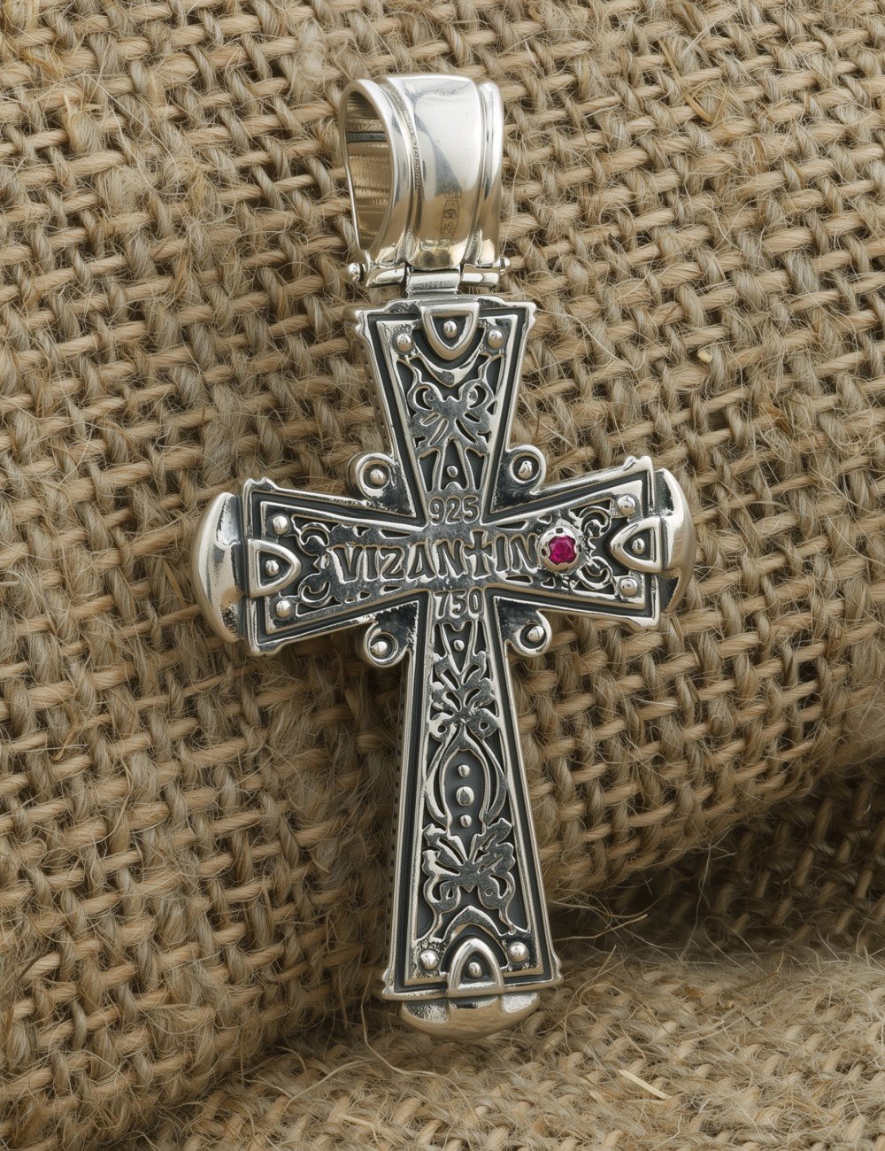 Крест из серебра и золота c ониксом и рубином