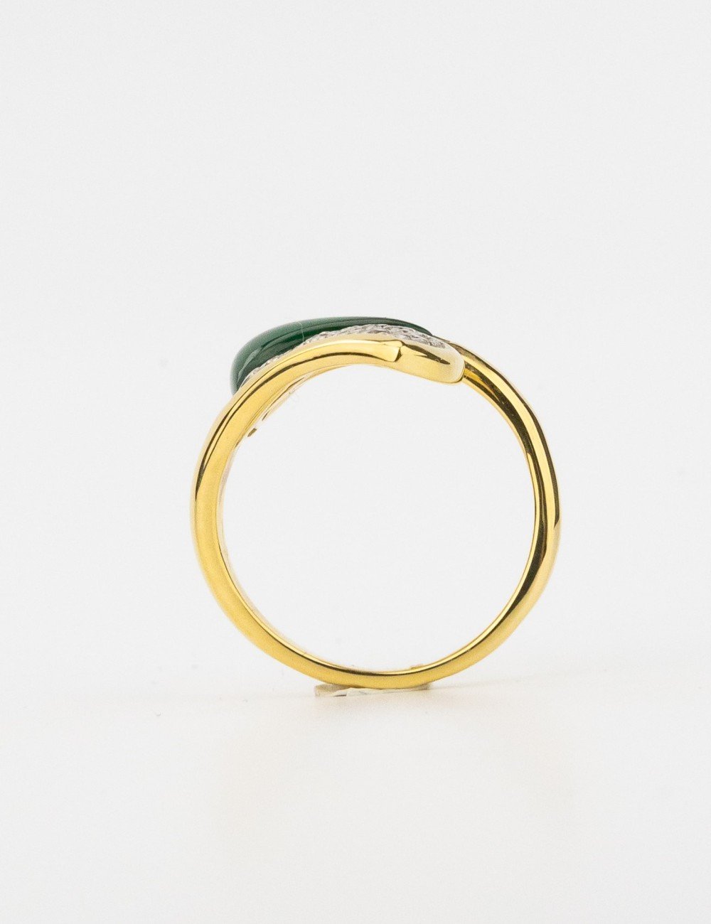 Кольцо из лимонного золота c бриллиантами и малахитом