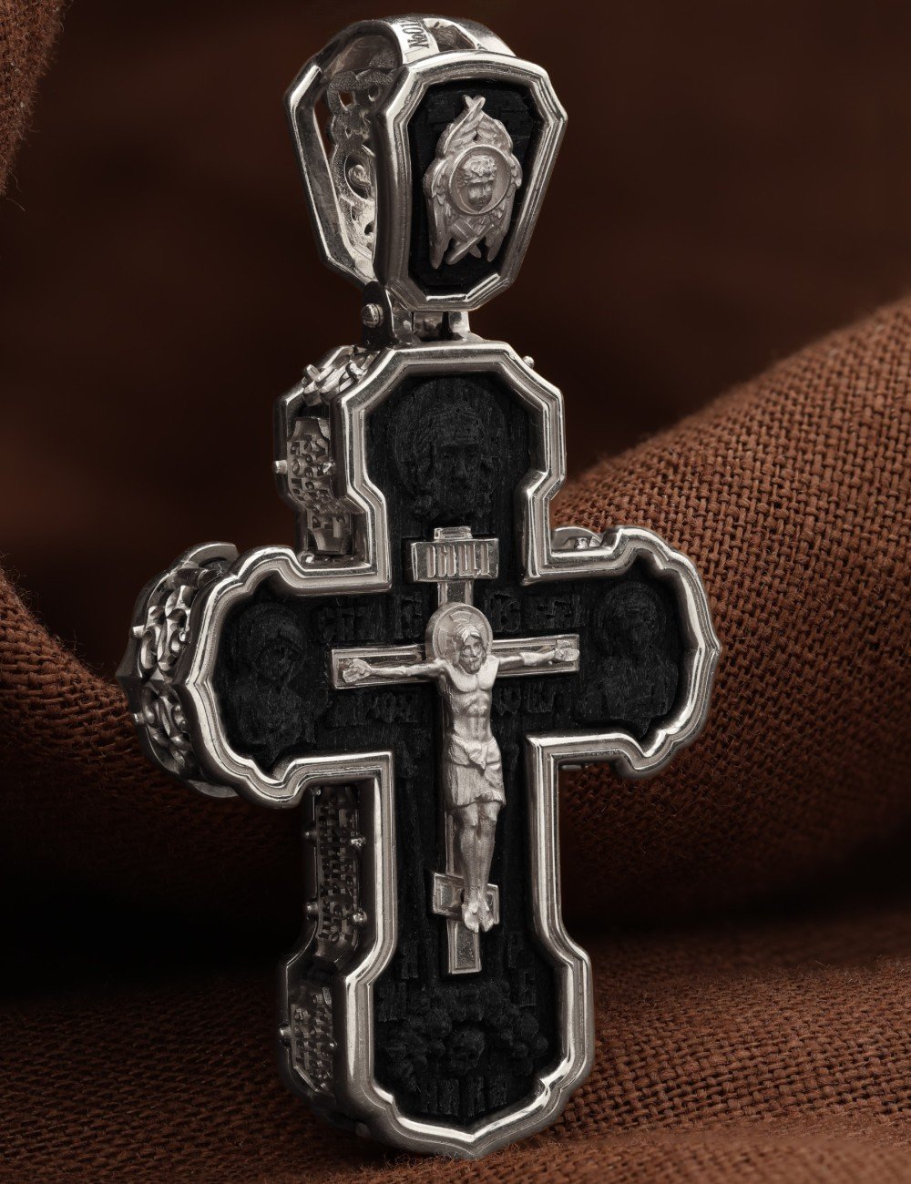 Крест из белого золота c эбеновым деревом