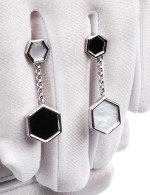 Серьги из белого золота c ониксом и перламутром