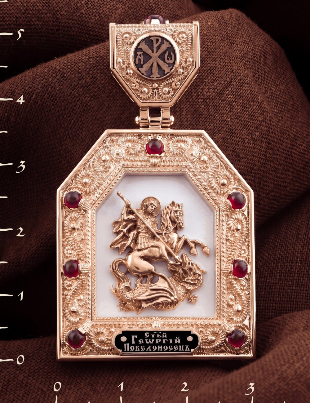 Образок из золота c эмалью и рубином