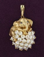 Подвеска из лимонного золота c эмалью и жемчугом