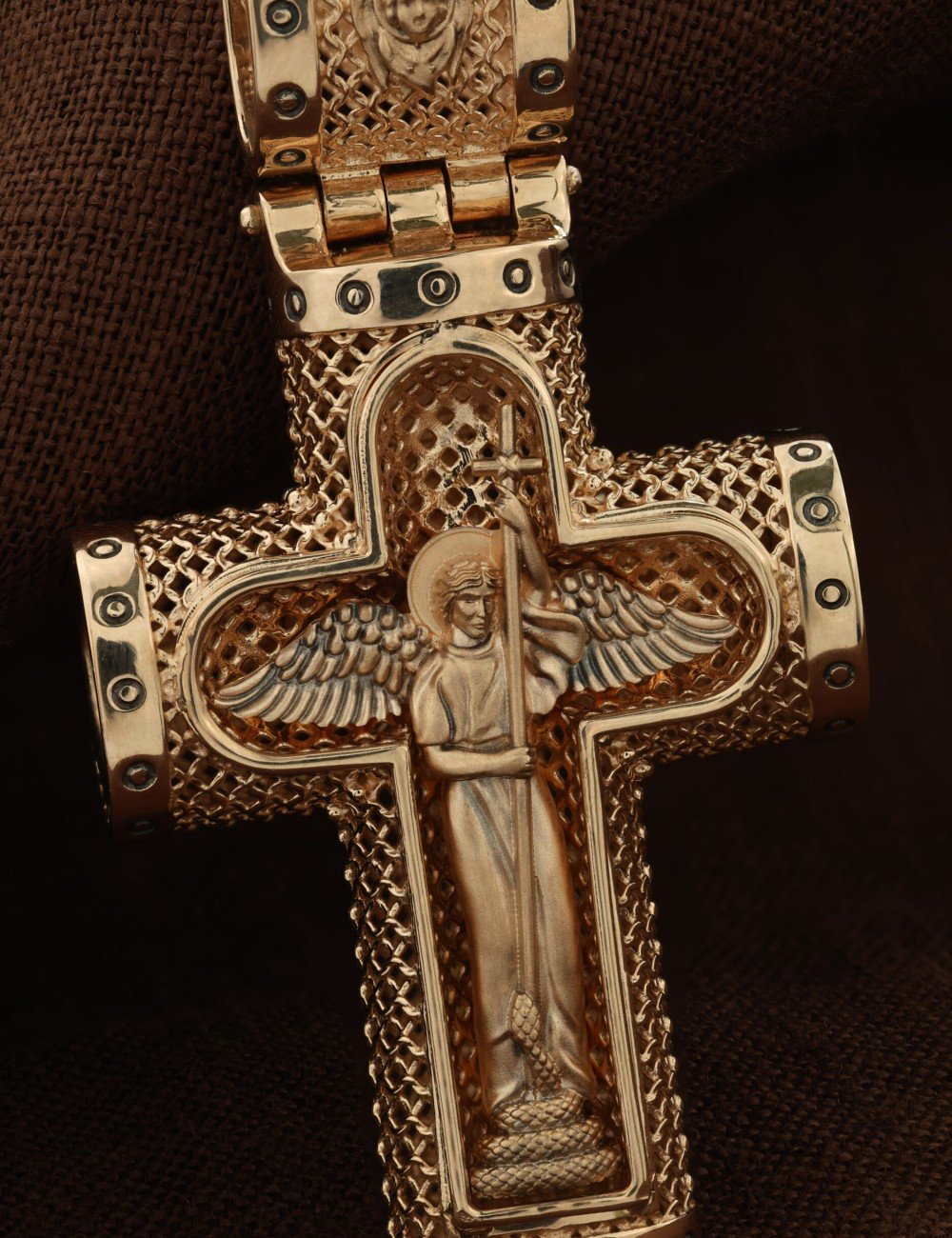 Крест из золота