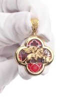 Подвеска из лимонного золота c эмалью и перламутром