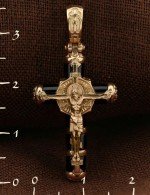 Крест из золота c ониксом
