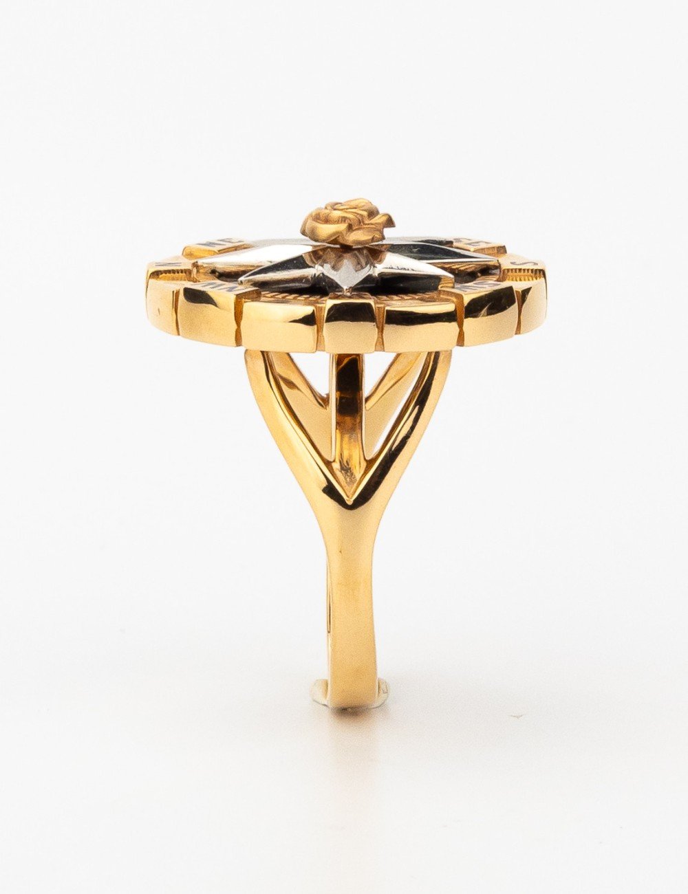 Кольцо из золота c эмалью и ониксом