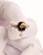 Кольцо из лимонного золота c бриллиантами и ониксом