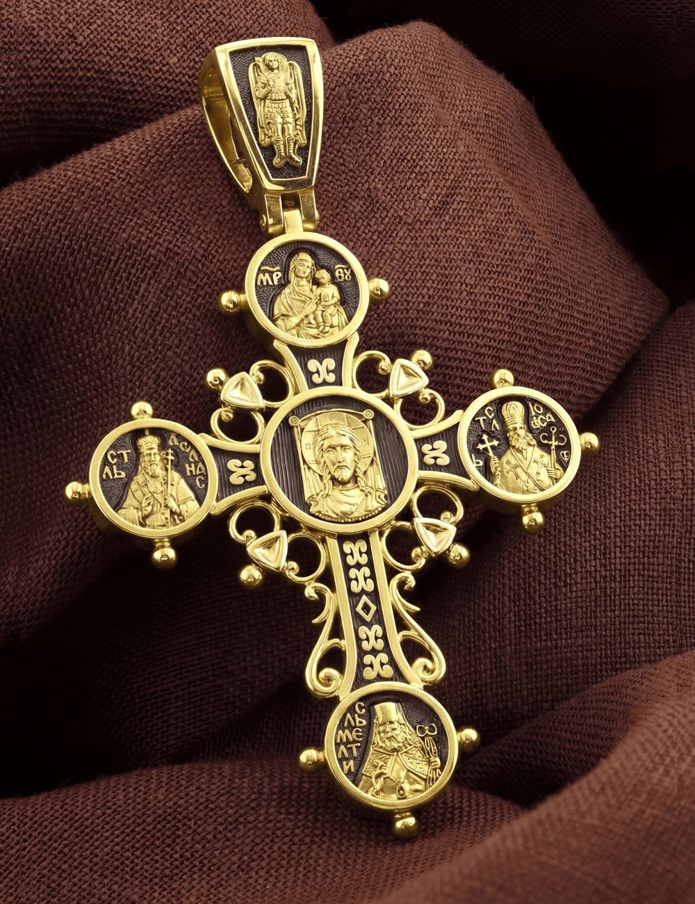 Крест из лимонного золота