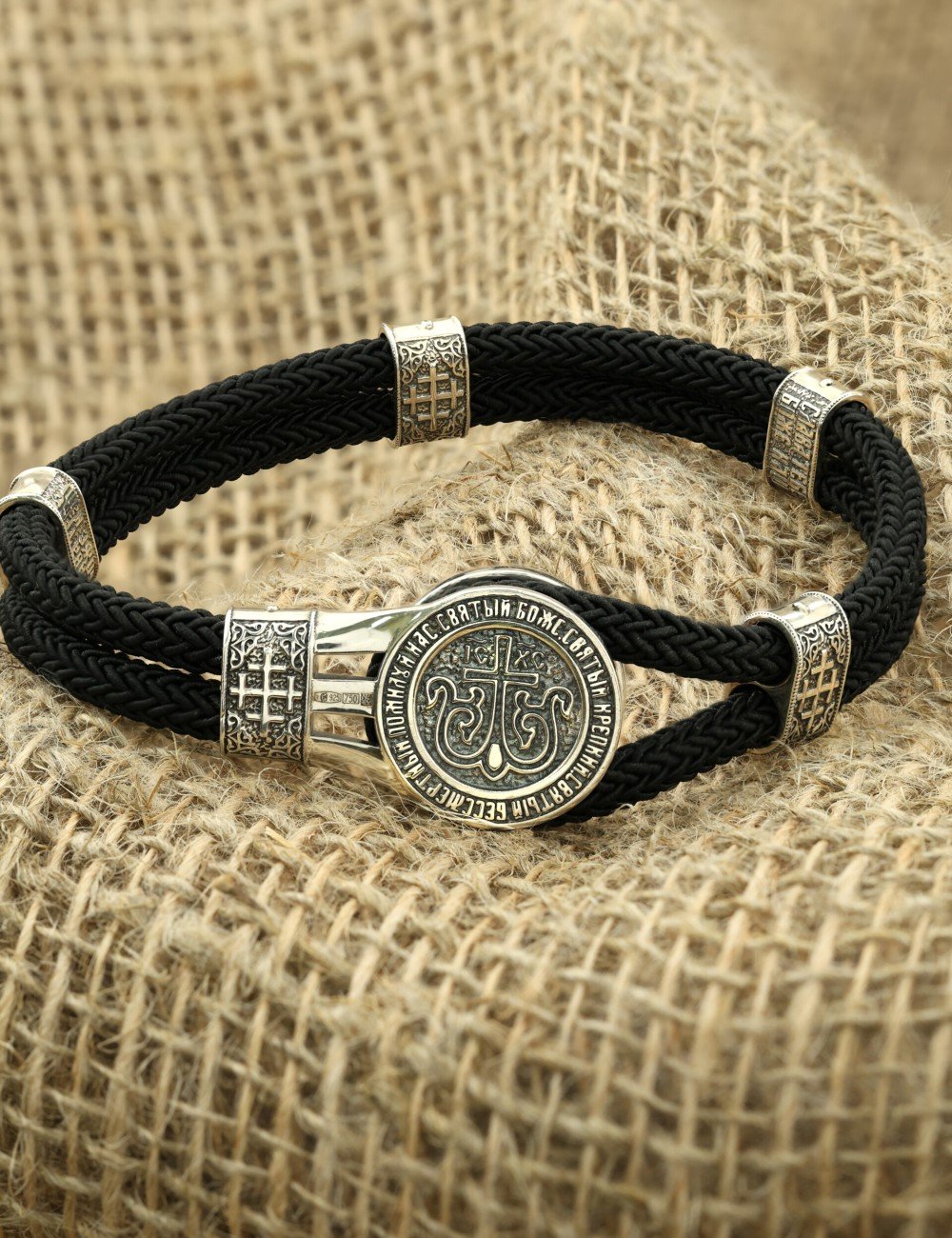 Браслет из серебра и золота c шёлковым шнурком