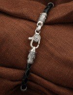 Браслет из белого золота c кожаным шнурком и ониксом