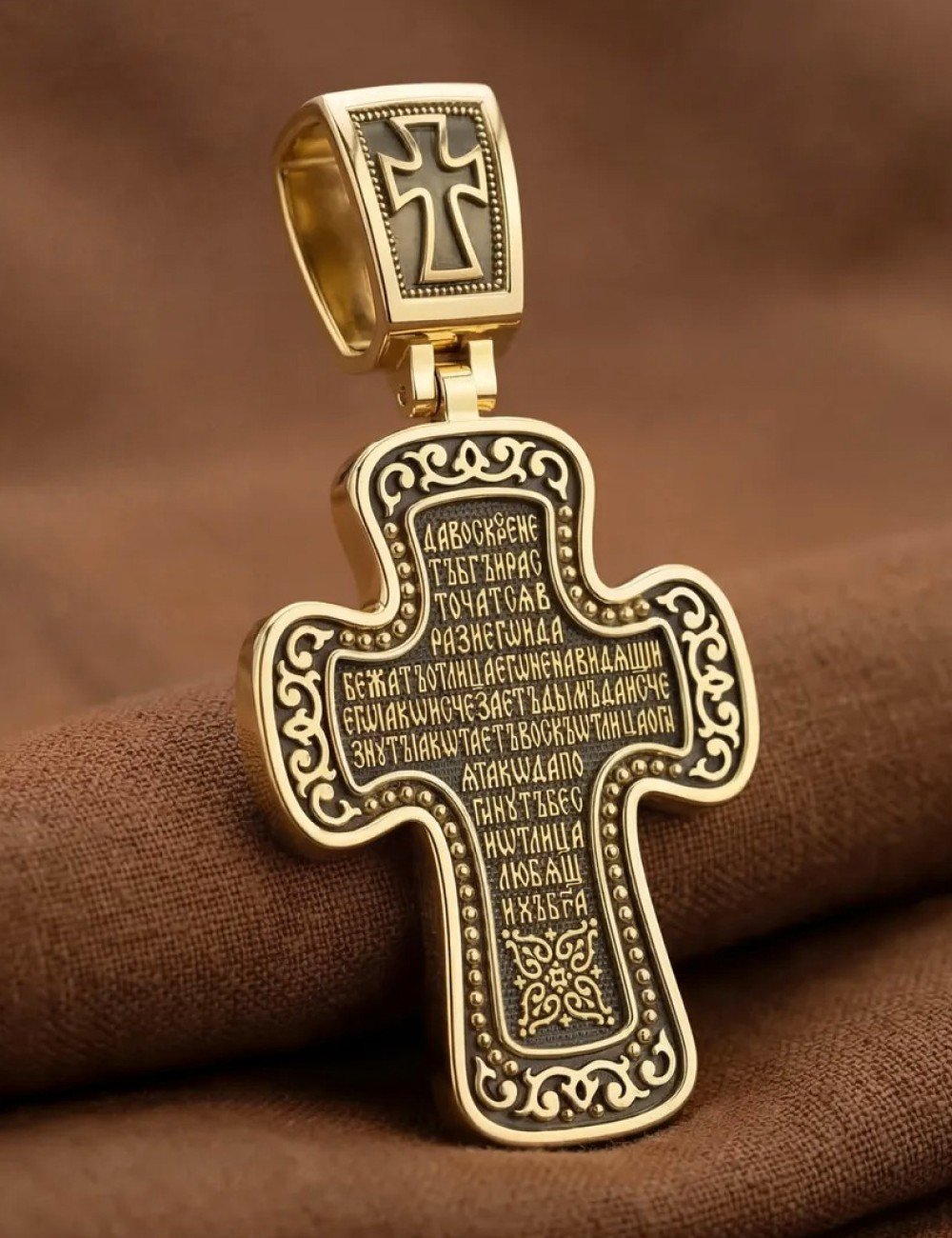 Крест из лимонного золота