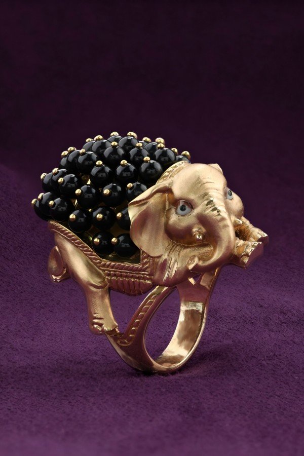 Кольцо из золота c эмалью и ониксом