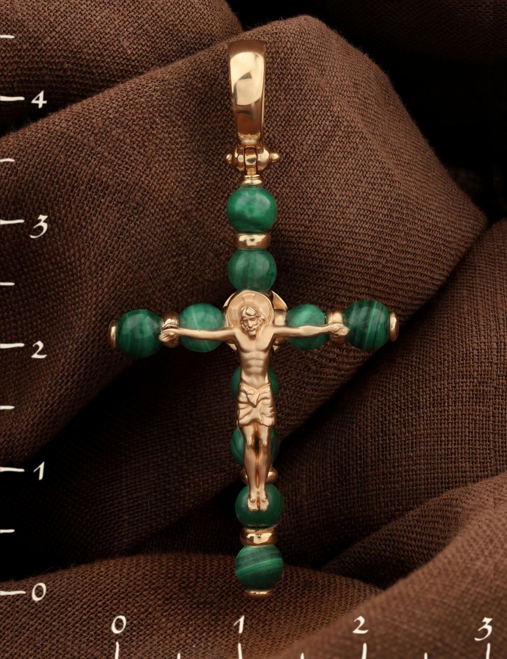 Крест из золота c малахитом